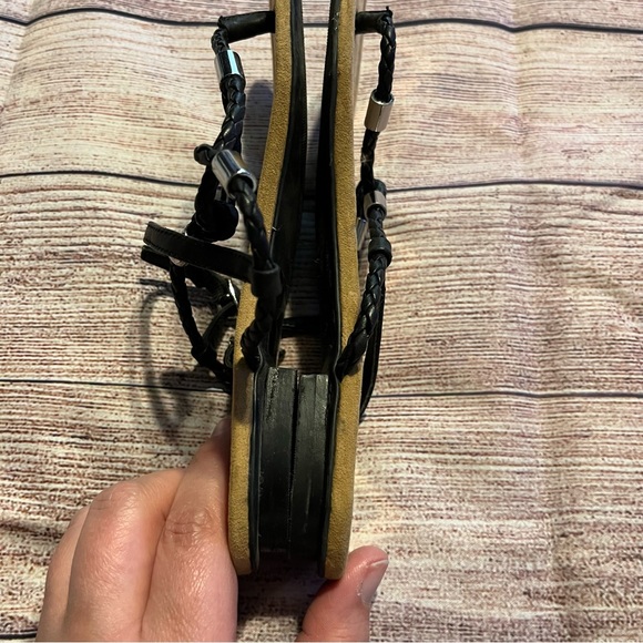 Lauren Ralph Lauren Black T Strap Flip Flop with Silver Details, Size 5B - Picture 5 of 5